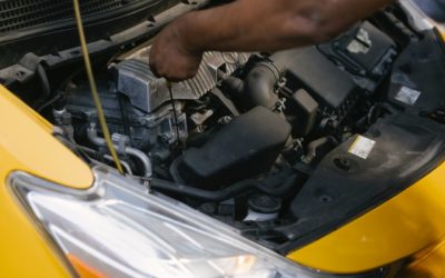 Com detectar una fuita d’oli en el cotxe?