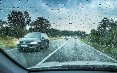 Todo lo que necesitas saber para conducir con lluvia de forma segura